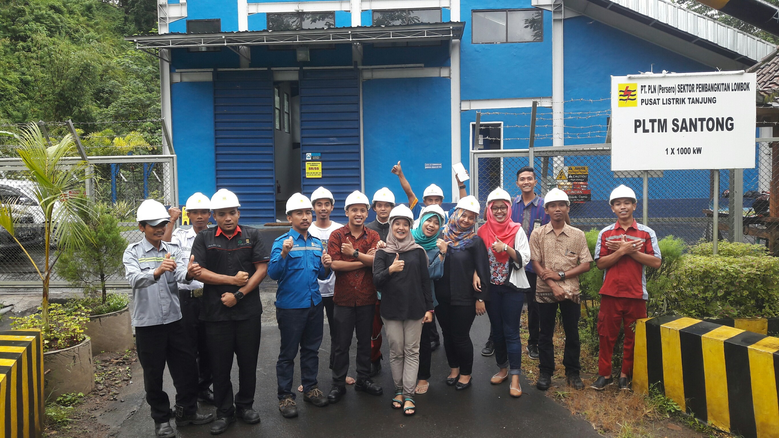 Team Synergy bersama Staff PT PLN Sektor Pembangkit Lombok (PLTM Santong)